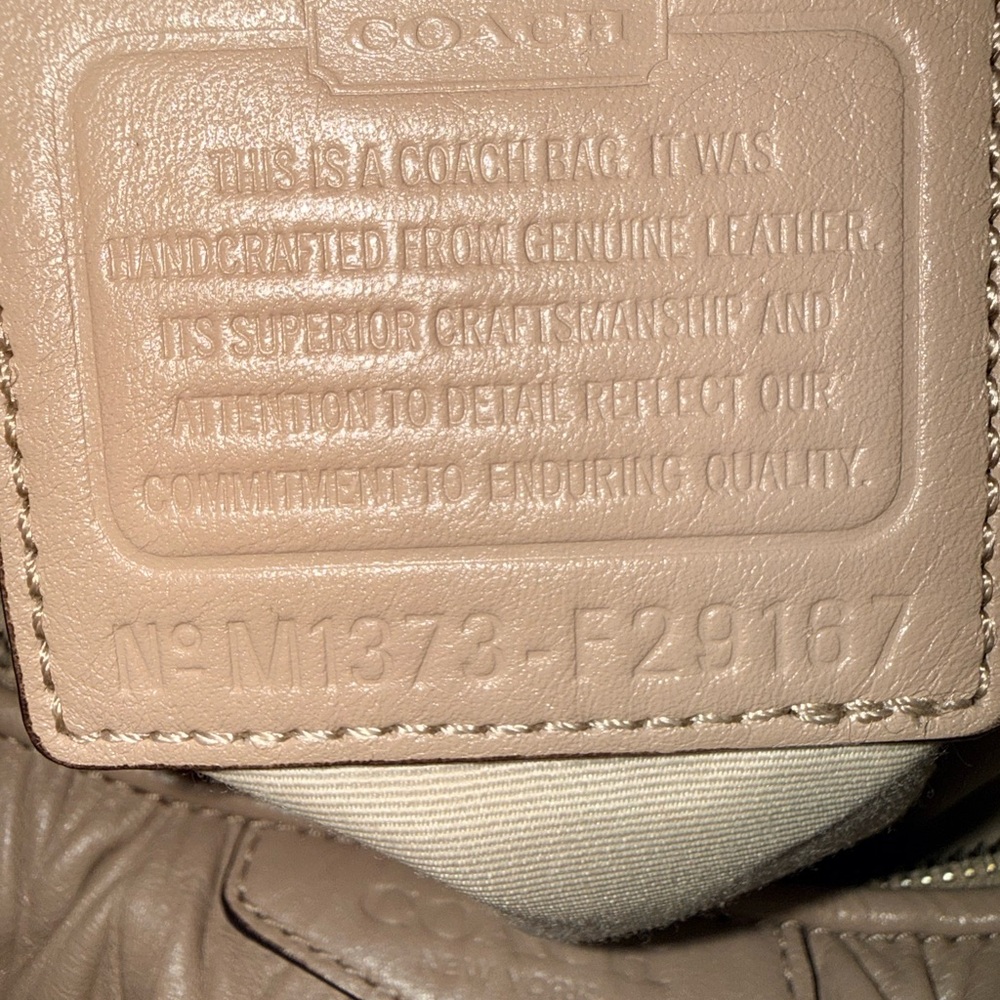 Elegant Tan Leather Shoulder Bag - Picture 6 of 7